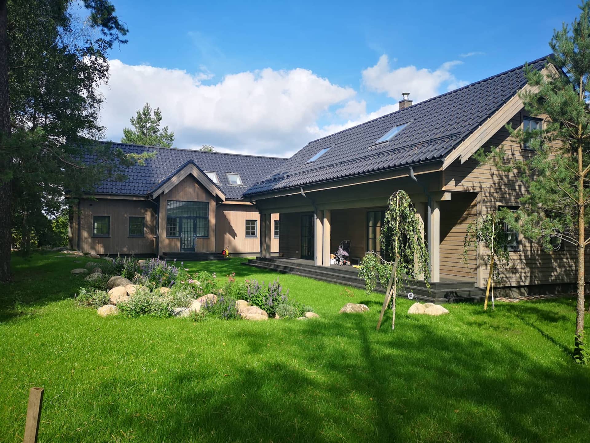 Quiet space near the forest and lake for work and relaxation