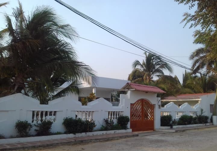 vista al mar y piscina privada