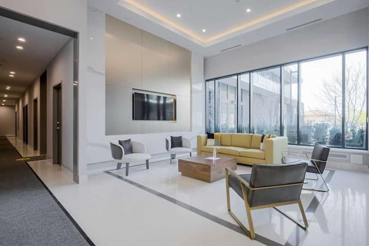 Luxury 2 Bedroom + Den Full Condo In Square One - 密西沙加