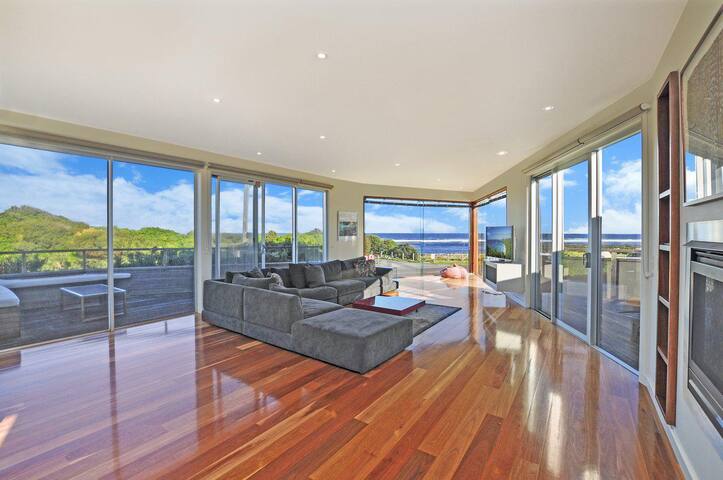 Whispers gallery image 3