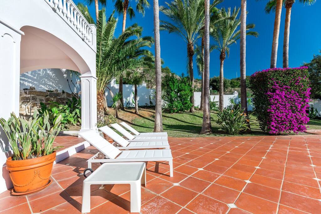 Vacation Luxury rental, great views, terrace & BBQ