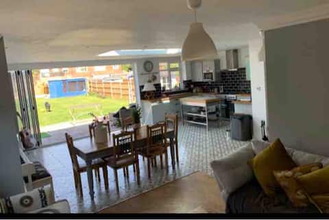 Successful Airbnb property: Beautiful spacious 4 bed Detached House. in Sandwell