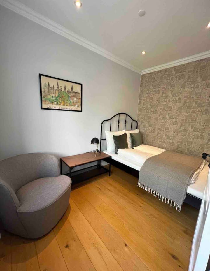 Laat het ons weten als je deze kamer in je reservering wilt opnemen.