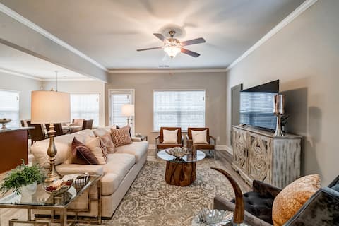 Lake-Front View Home W/ Open Deck & 2 King Beds