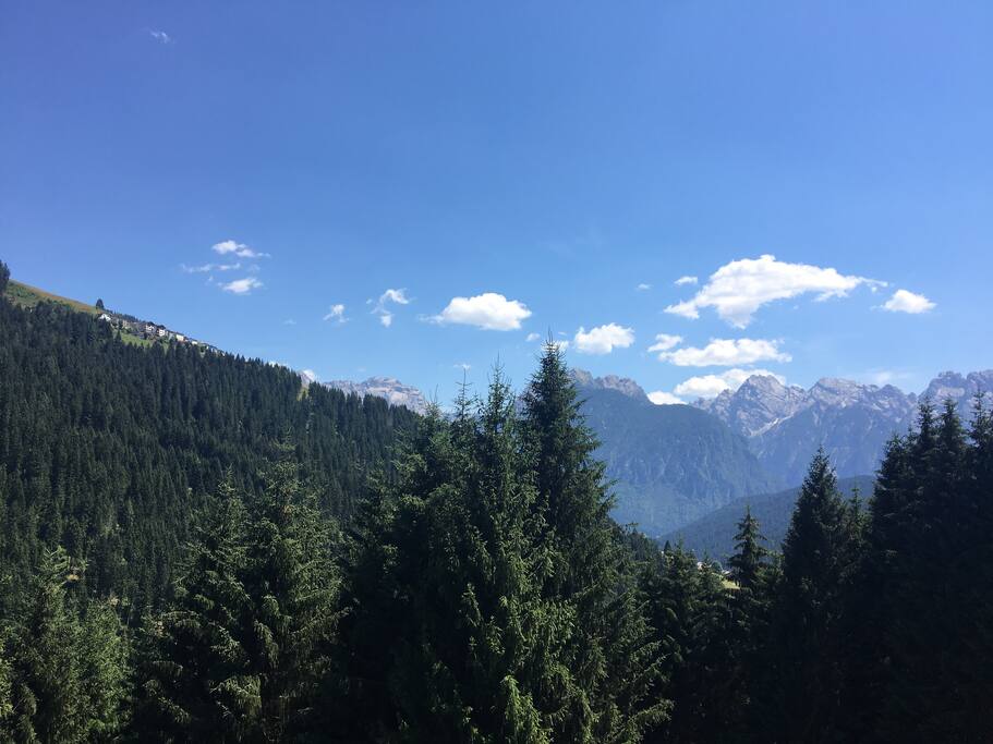 Vista dei dintorni dal poggiolo dell’appartamento
