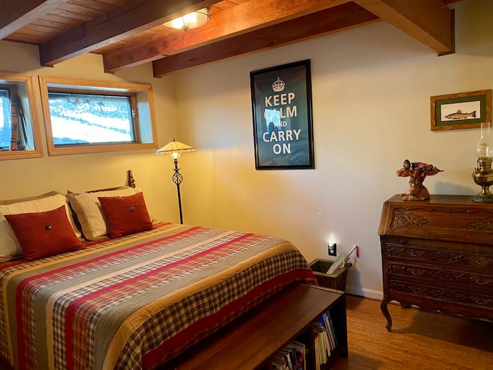 Втора спална соба со душек од мемори пена со брачна големина   