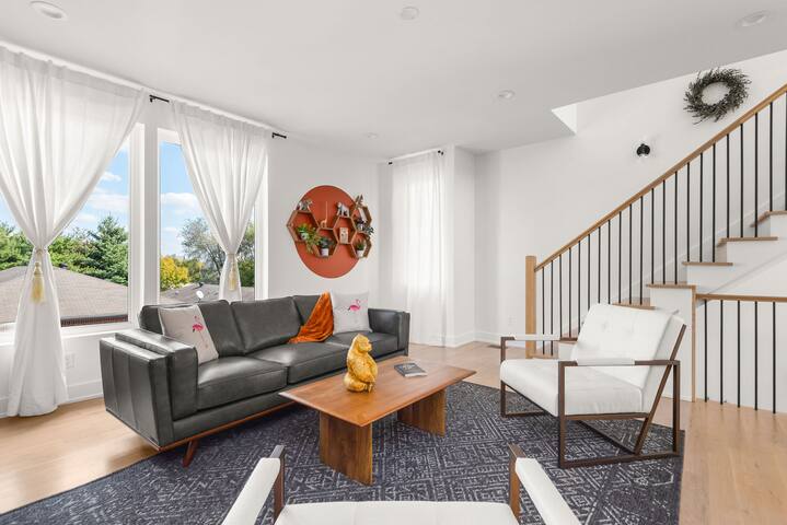 Soak Up the Skyline Views! ✦ Downtown ✦ Sleeps 24! gallery image 2