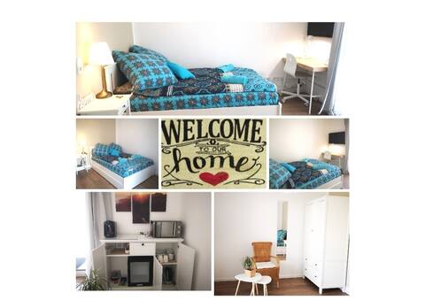 CENTRAL/nice double room with bathroom in ALTSTADT