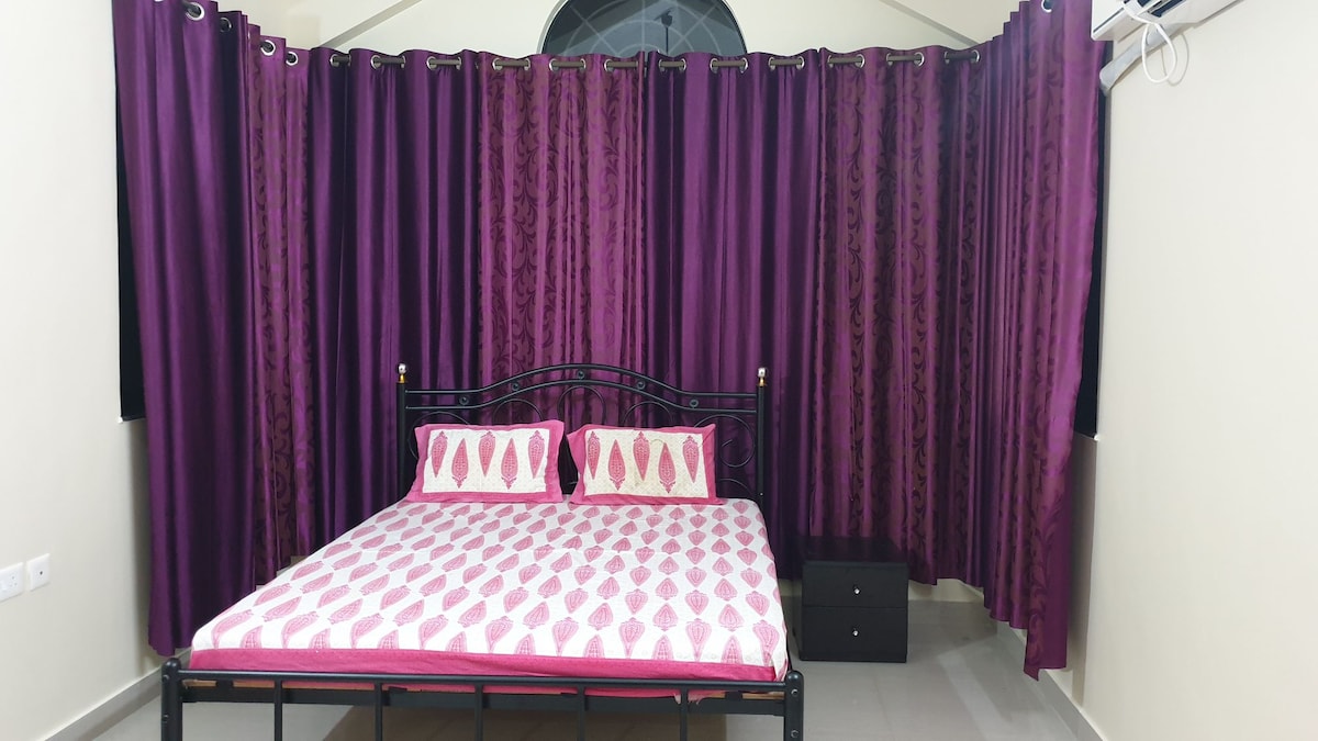 Kamer 2 - Met aangrenzende badkamer en airconditioning