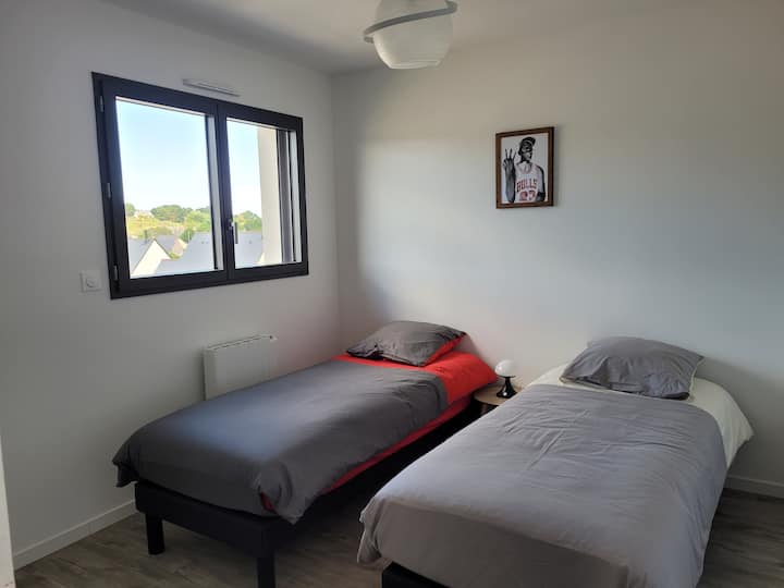 ห้องชั้นบนมี 2 เตียงมี 1 ที่พัก