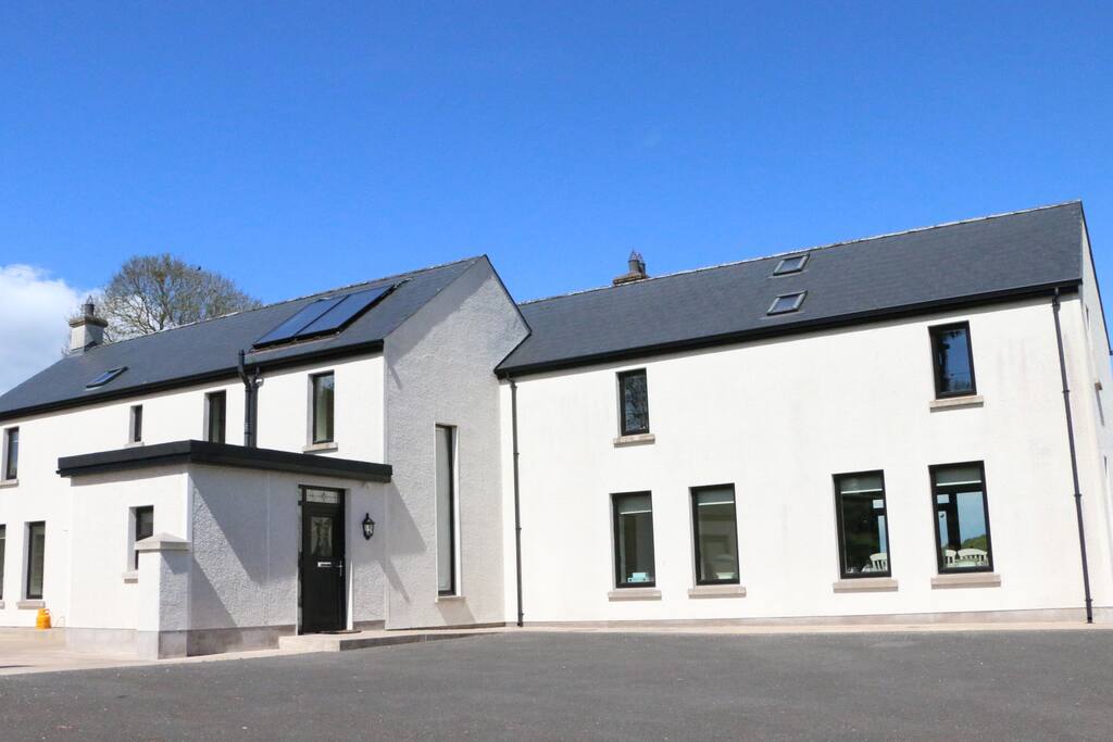 Emy Lakehouse near Castle Leslie, Glaslough Houses for Rent in