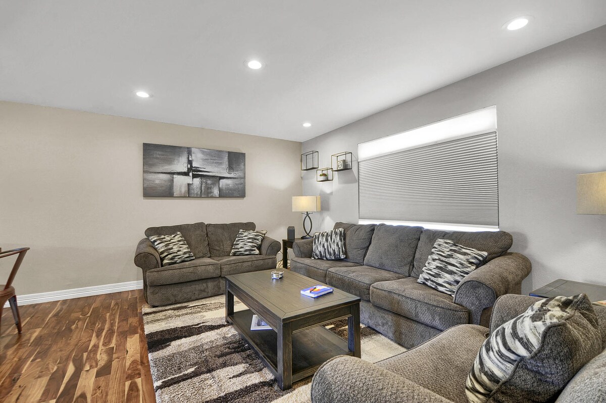 Popular Airbnb listing: Family-friendly, Huge Yard, Fire Pit & Mtn Views! in Colorado Springs