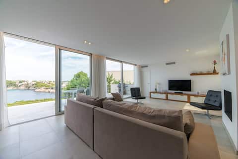 Propiedad de Airbnb exitosa: Villa 360º Porto Cristo , first sea line. en Manacor