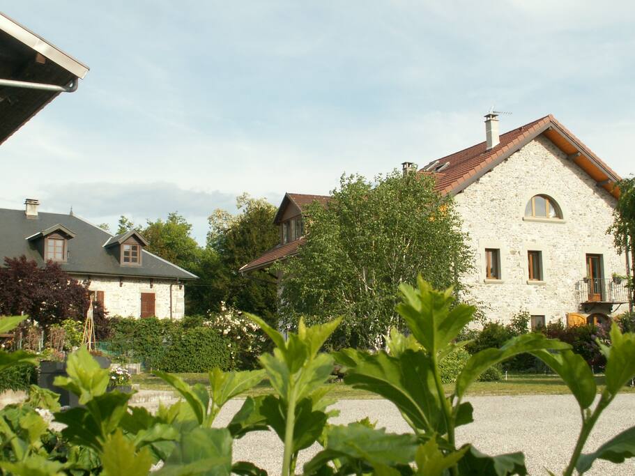 vue sur notre maison depuis la cour