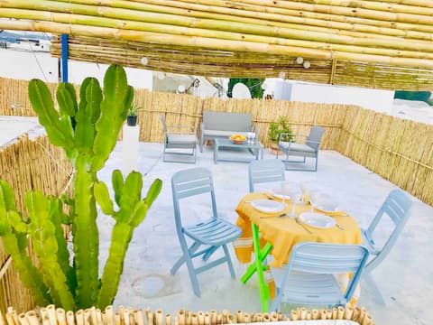 S2 avec belle terrasse à 10min à pieds de la plage