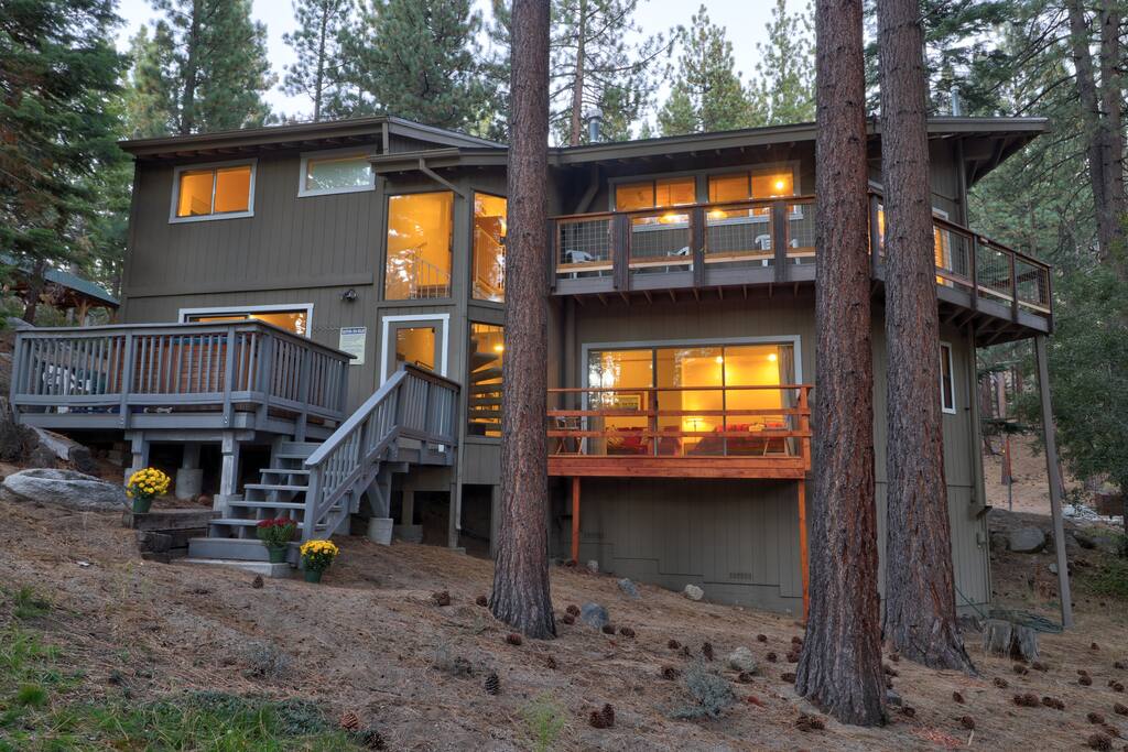 This 6-bedroom cabin is both spacious and cozy. With a private hot tub and many outdoor decks perfect to enjoy the forested surroundings.