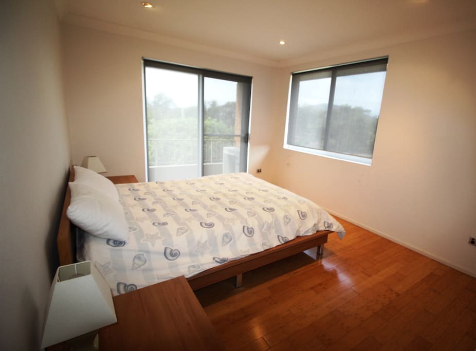 Main Bedroom Queen size bed