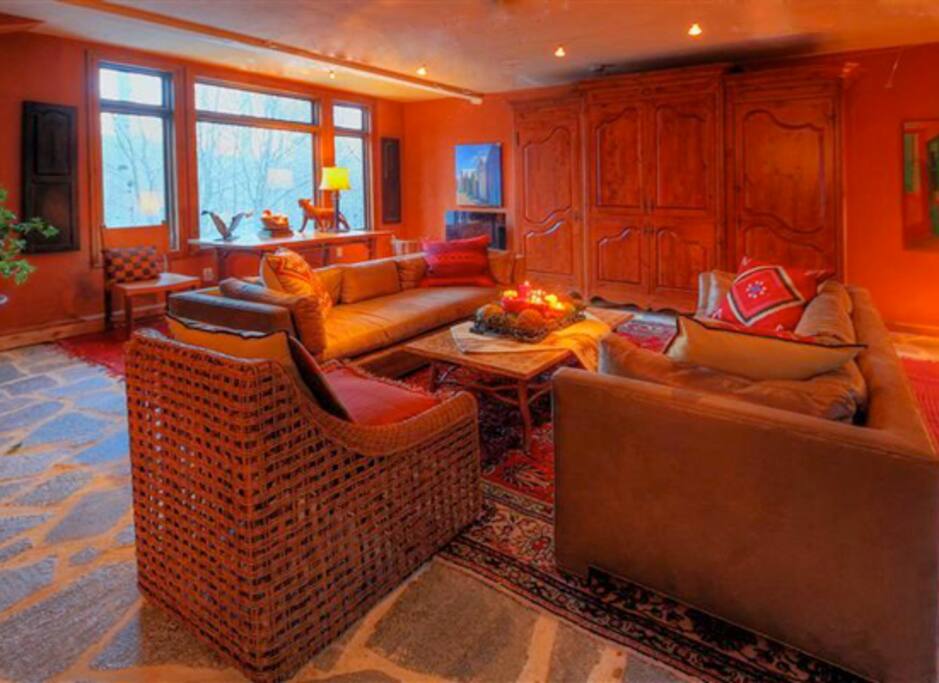 Living room features seating for 8, stone floors, and flat screen TV.