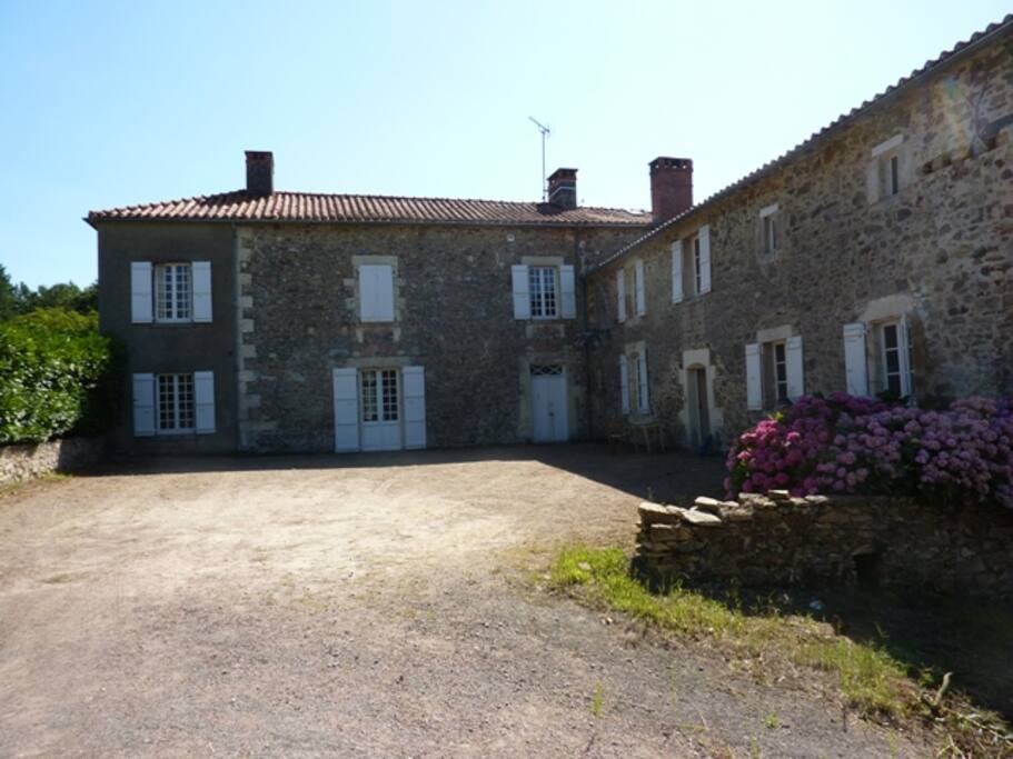 La cour du gîte