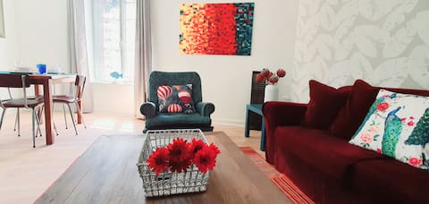 Artistique.  Apartment  centrally situated.