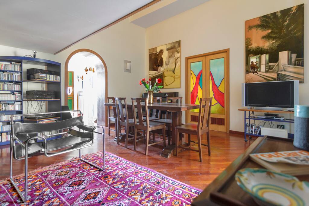 Spacious living room