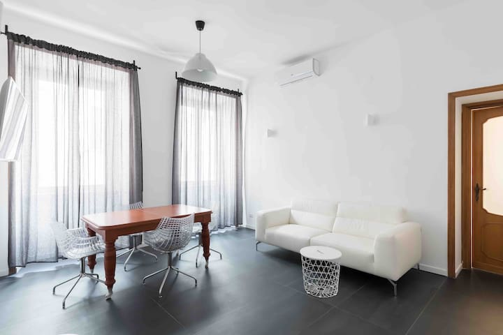 Claudio My House ,la mia casa in pieno centro .