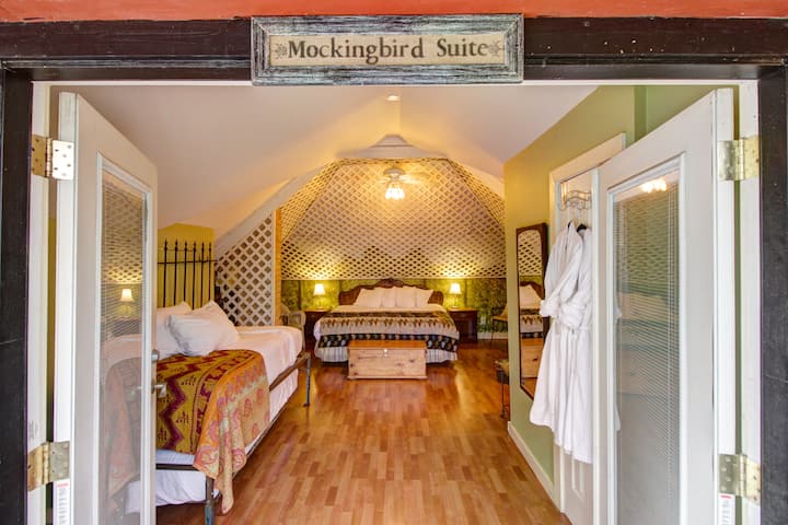 جناح كوتادج هاوس- موكنج بيرد