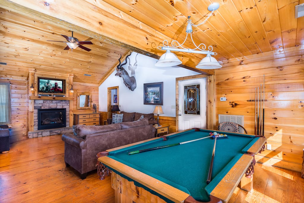Billiard table/Sitting area