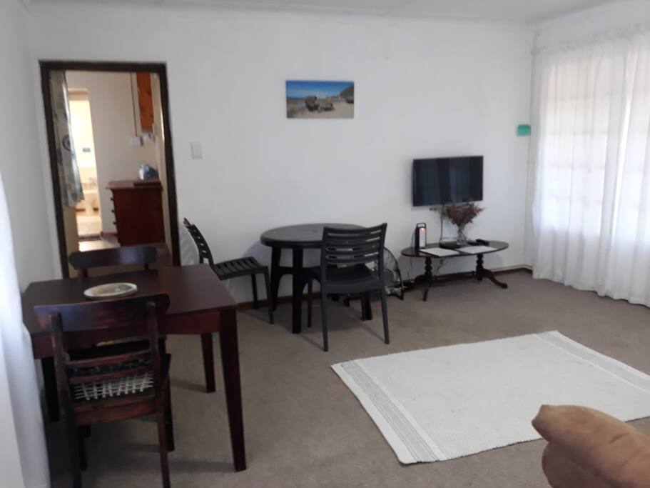 Lounge/ Dining area