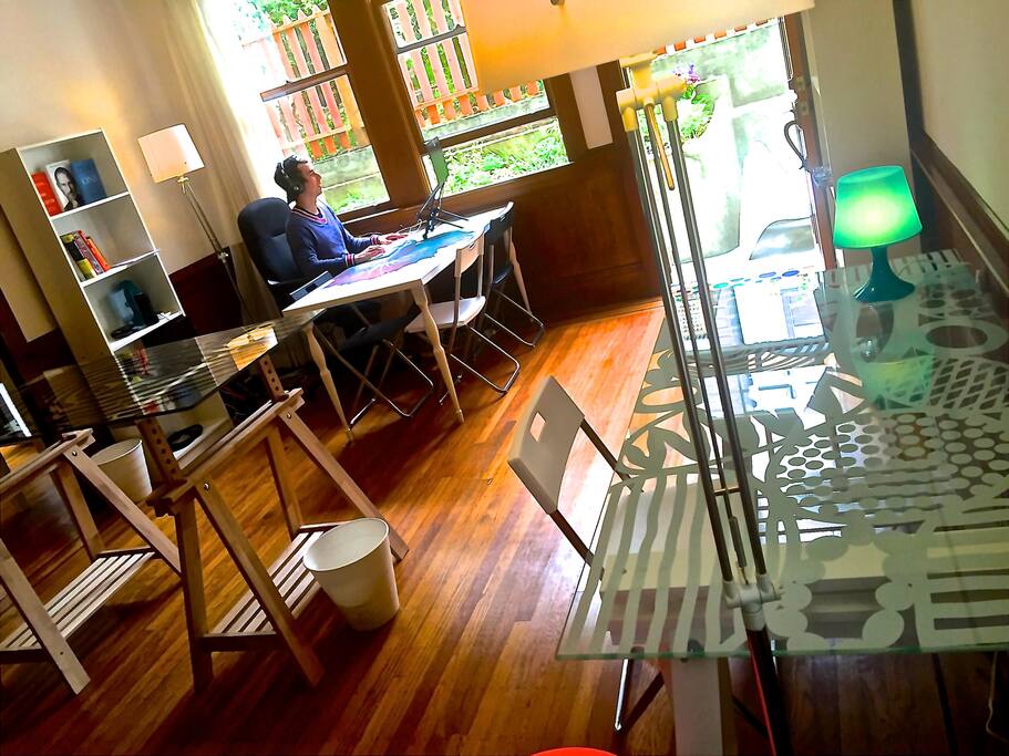 Co-working/co-living space for ambitious change makers, entrepreneurs, students and young talents.
