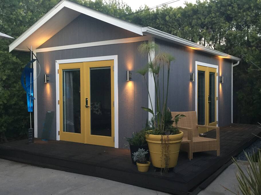 Hi. I am an adorable guest house.