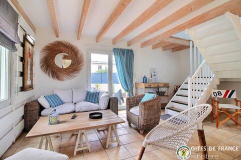large cottage for 21 people 300m from the sea