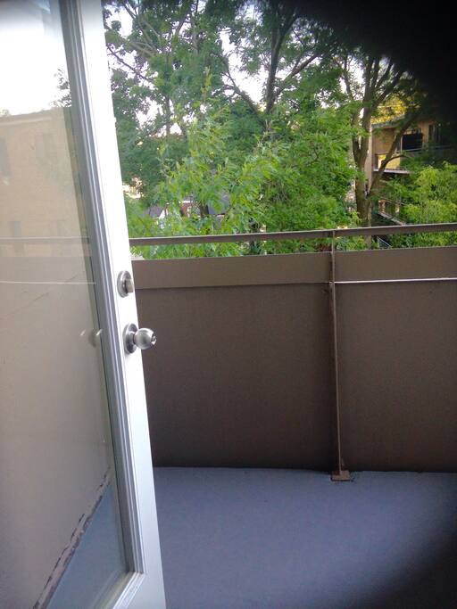 Roon balcony.