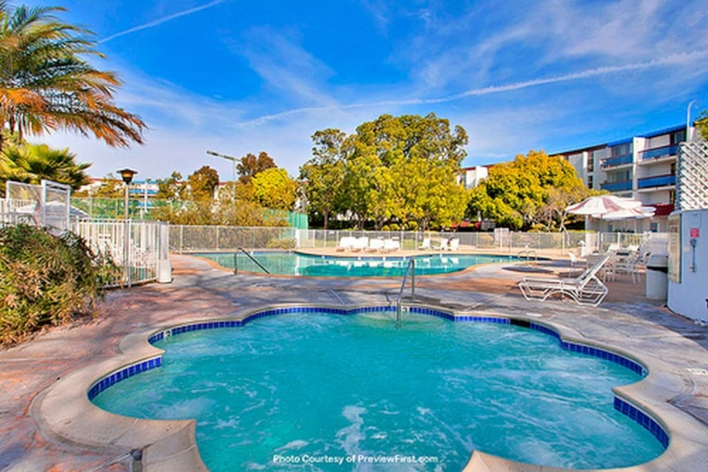 Spacious Jacuzzi