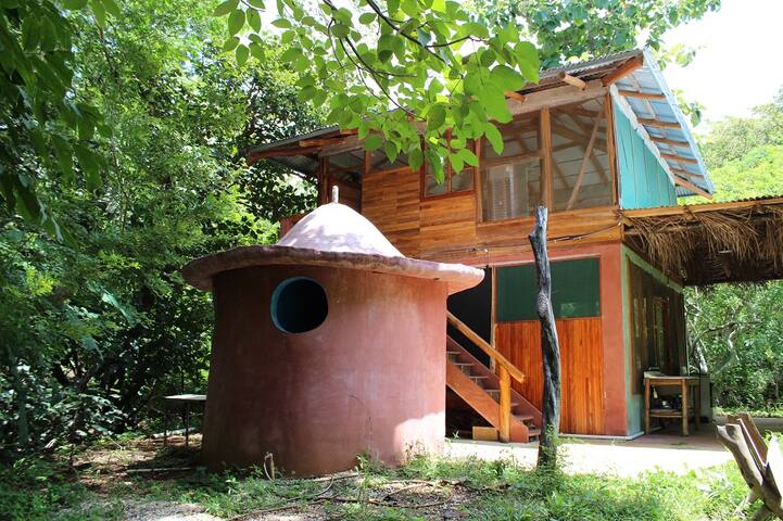 Jungle Lodge by the Sea for Nature Lover & Surfer