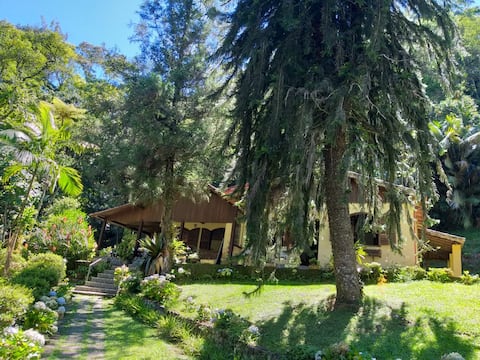 5 rooms, 3 bathrooms, pool, small river backyard