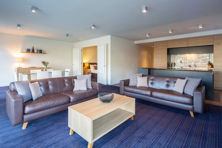 Marina 2br/2ba Apt Near Lake W/ Views + Parking - Queenstown