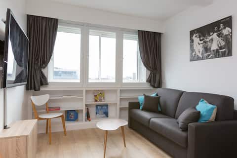 Modern flat with plenty public transport around  !