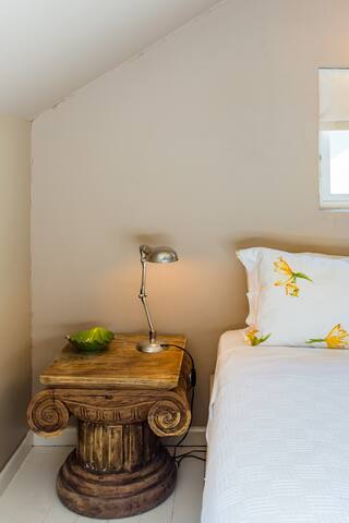 Chelsea Victorian with a Leafy Poolside Patio gallery image 4