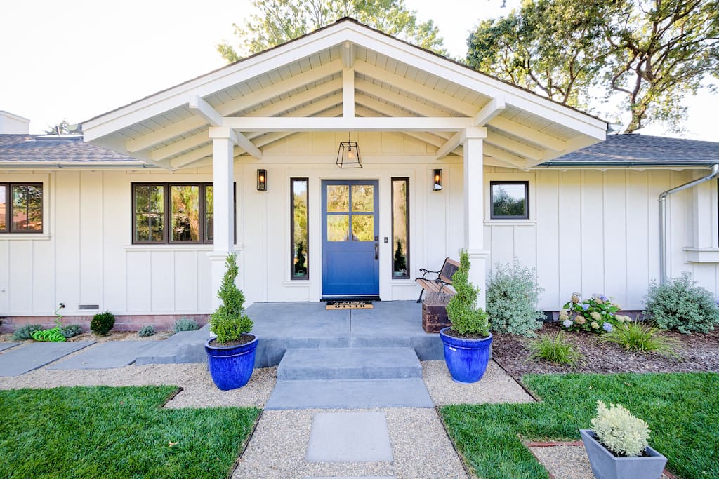 Charming front entry way.