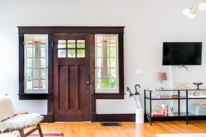 Charming Music Row 20s Bungalow in 12 South gallery image 4