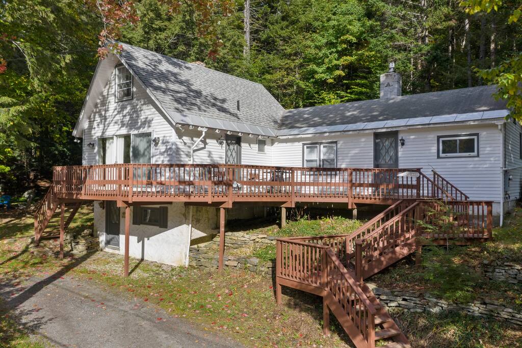 The Lake Raponda House