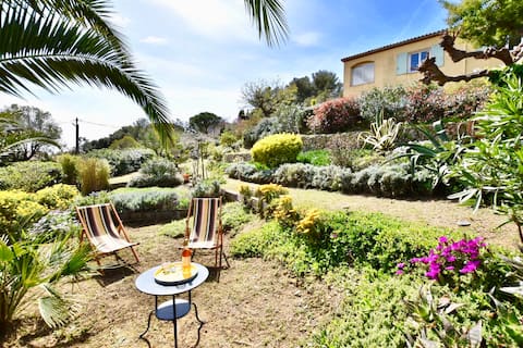 Top Airbnb: Superb ground floor of villa, terrace, garden. in La Croix Valmer