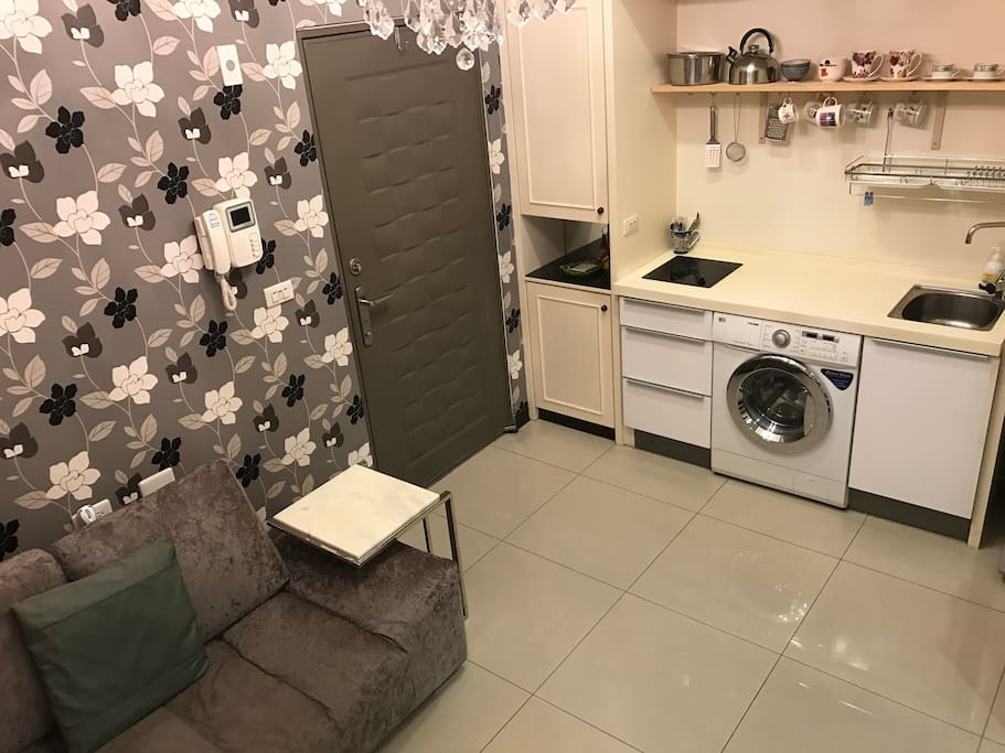 Living room with a small kitchenette and lundry
