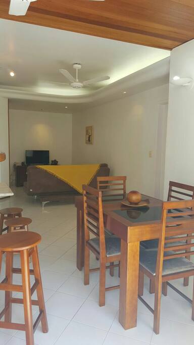 Sala de estar e jantar integradas