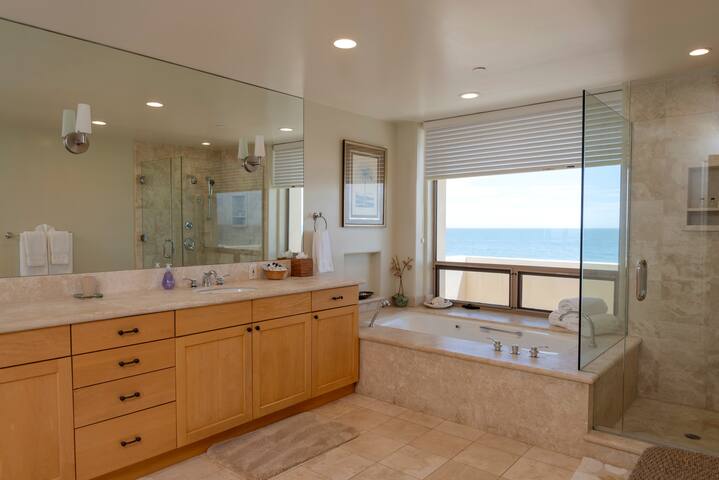 Luxury Malibu Beach Front Home gallery image 5