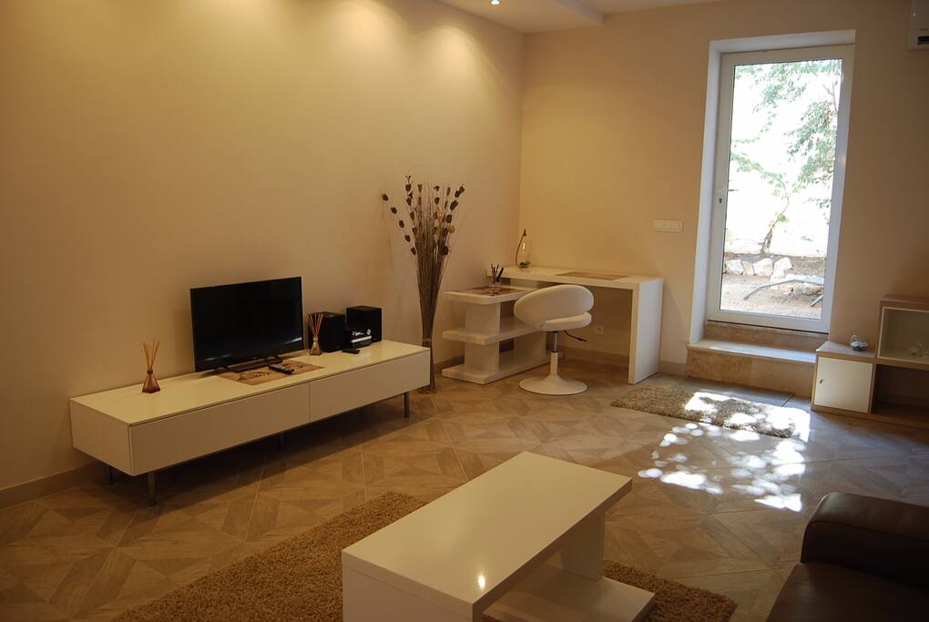 Salon, coin bureau