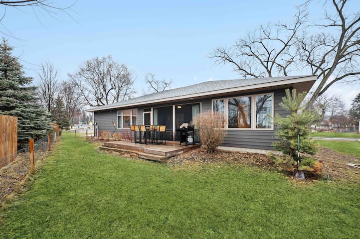 Home w/ Lake Access-3BR-2BA-1 level, Month stay Ok