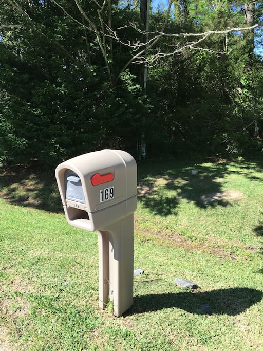 Mail box on North Shore Drive at entrance to the drive-way of the property.
