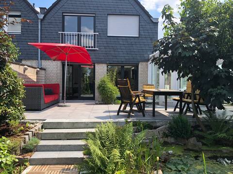 House near Cologne with garden and conservatory